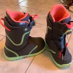 Button snowboard boots women’s size 7, like new.